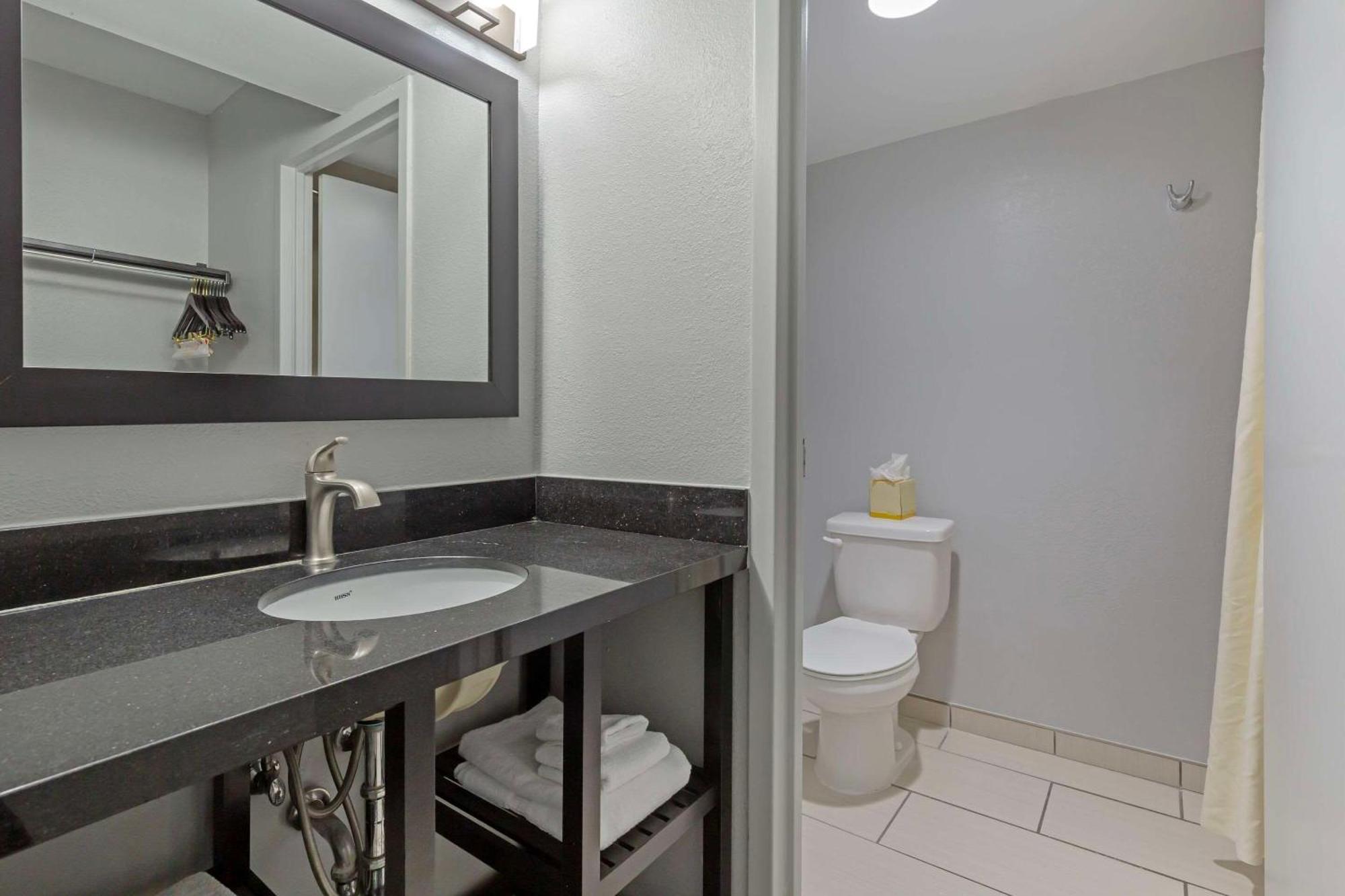 Clarion Hotel & Suites BWI Airport North Brooklyn Park Zewnętrze zdjęcie