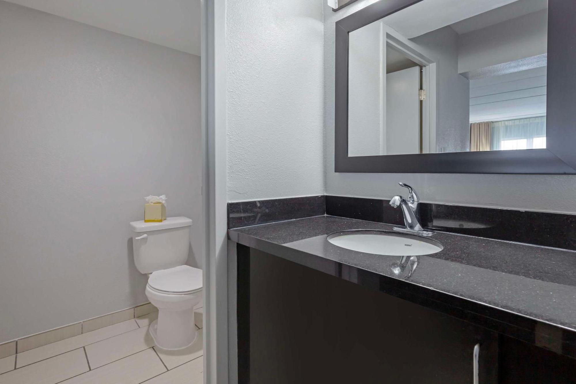 Clarion Hotel & Suites BWI Airport North Brooklyn Park Zewnętrze zdjęcie