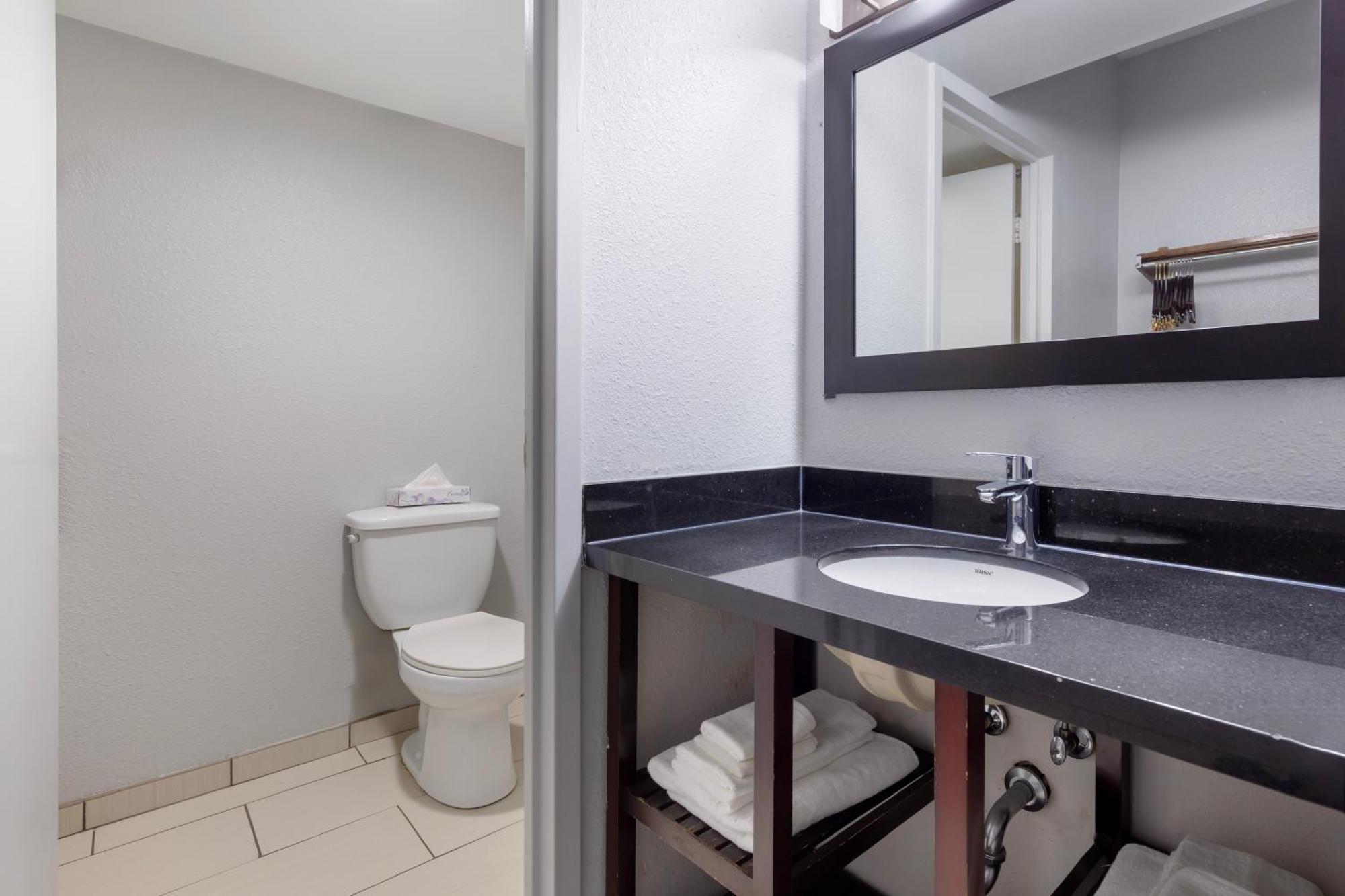 Clarion Hotel & Suites BWI Airport North Brooklyn Park Zewnętrze zdjęcie
