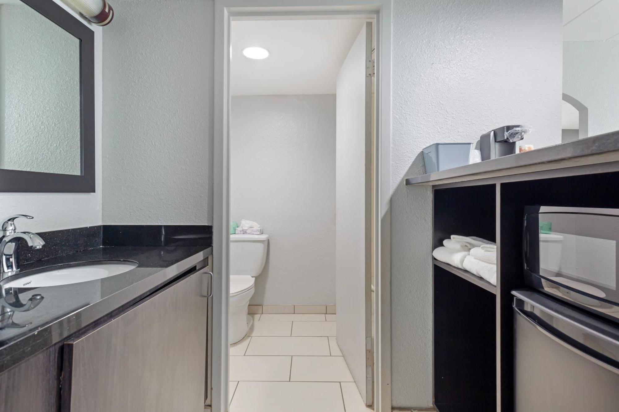 Clarion Hotel & Suites BWI Airport North Brooklyn Park Zewnętrze zdjęcie